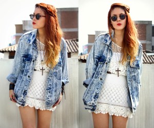 street-style-vintage-acid-wash-denim-jacket-lace